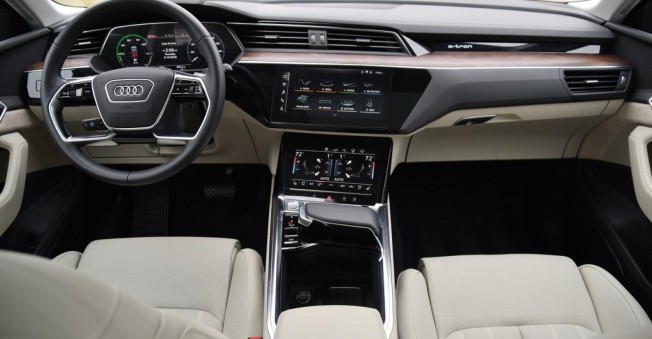 AUDI - AUDI E-TRON