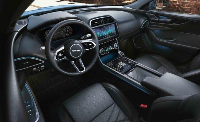 JAGUAR XE,2.0 l diesel i4 204 ch rwd auto r-dyn se - Prix Maroc
