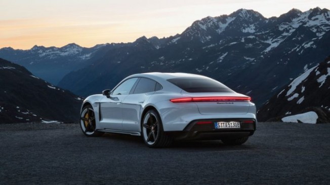 PORSCHE - PORSCHE TAYCAN