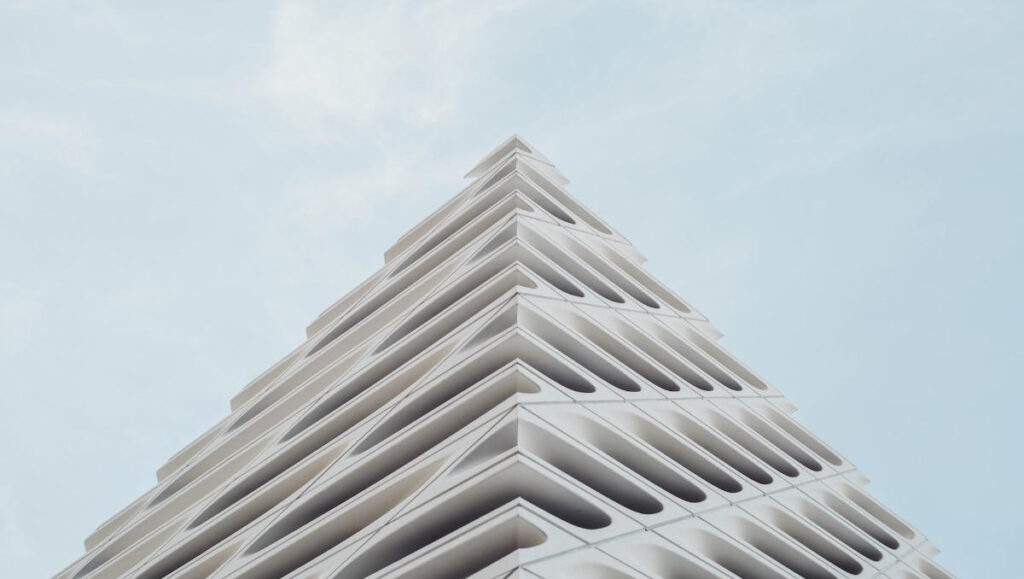 تحرش وتنمر: أسباب رئيسية تؤدي إلى الانتحار وإيذاء النفس بين المراهقات