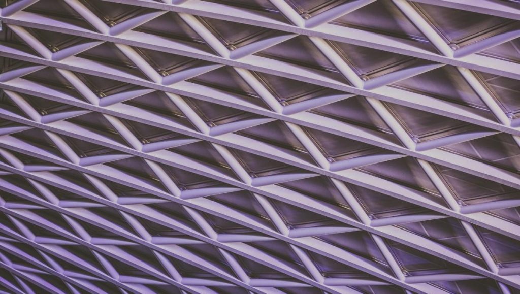 إيقاف 7 شركات عمرة: تحقيق في سكن معتمرين غير مرخص!