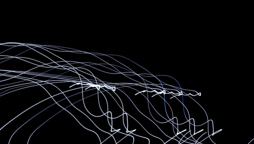 تداول يتراجع بفقدان 137 نقطة: ما الذي يتسبب في هذا الانخفاض؟