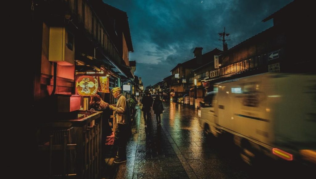 سوري يشتري عملات نادرة لتسليمها للمتحف: أسرار عالم التحف!