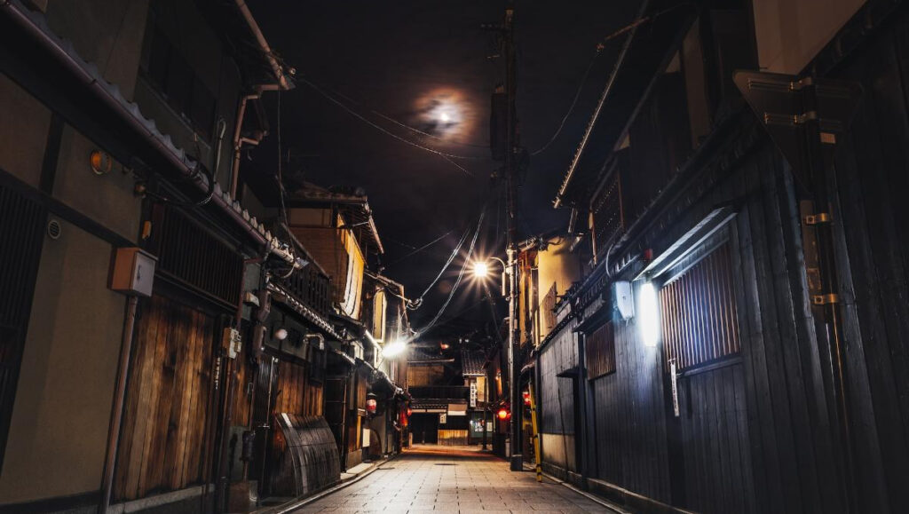 573 مدرسة تحقق معايير السلامة المرورية: اكتشفوا المواقع الآمنة!