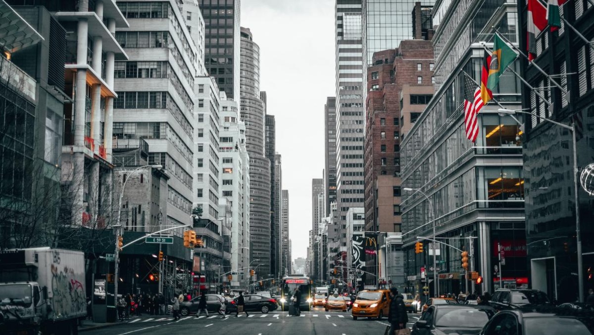 زوكربيرج يزعج جيرانه: ماذا يحدث خلف أبواب منزله؟