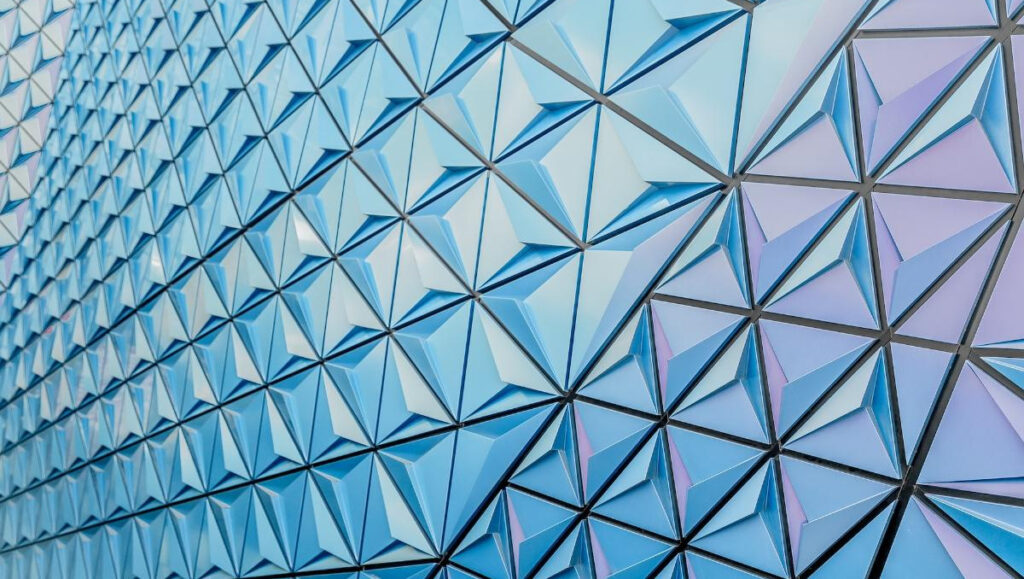 أمير الرياض يُسلِّم المستفيدين وثائق تملّك الوحدات السكنية من تبرع ولي العهد!