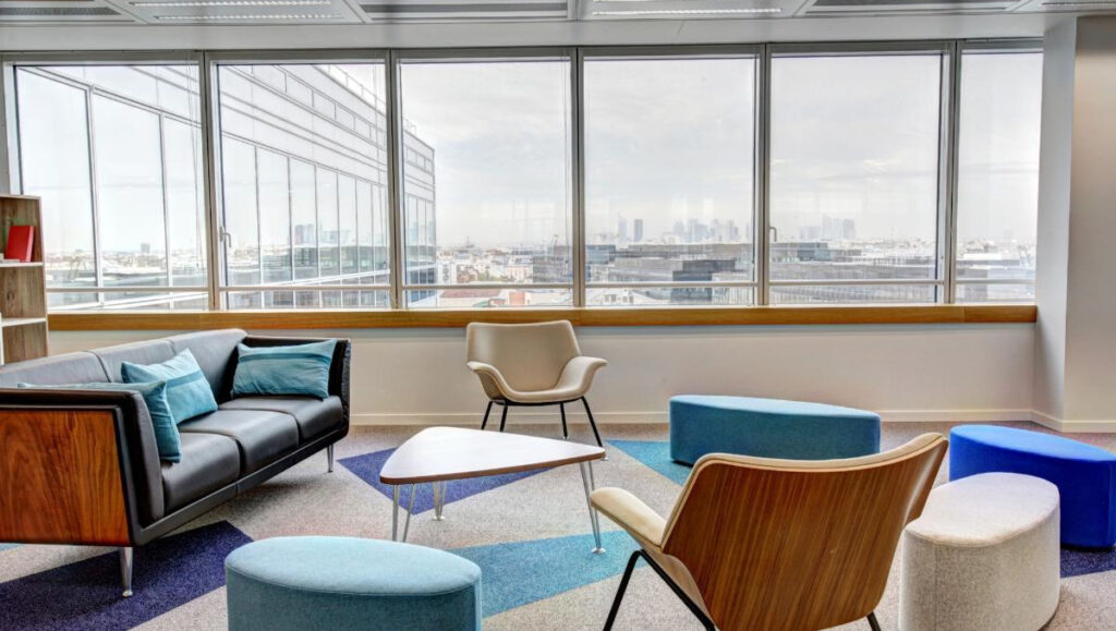 النخبوي والزعيم: مغامرة مثيرة في قلب قطر